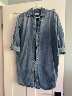 Universal Thread Light Blue Denim Button-Up Shirt